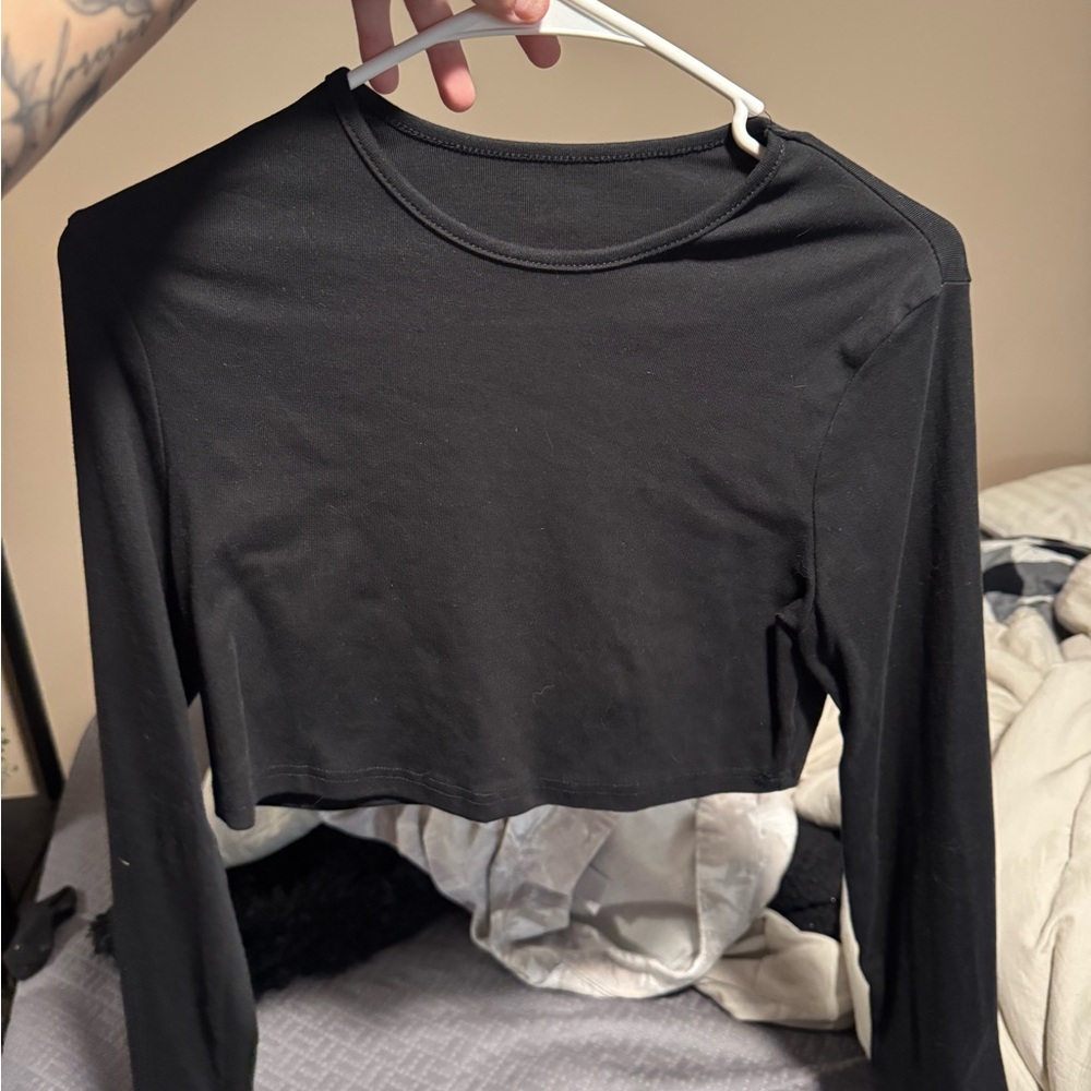 Black Long Sleeve Crop Top